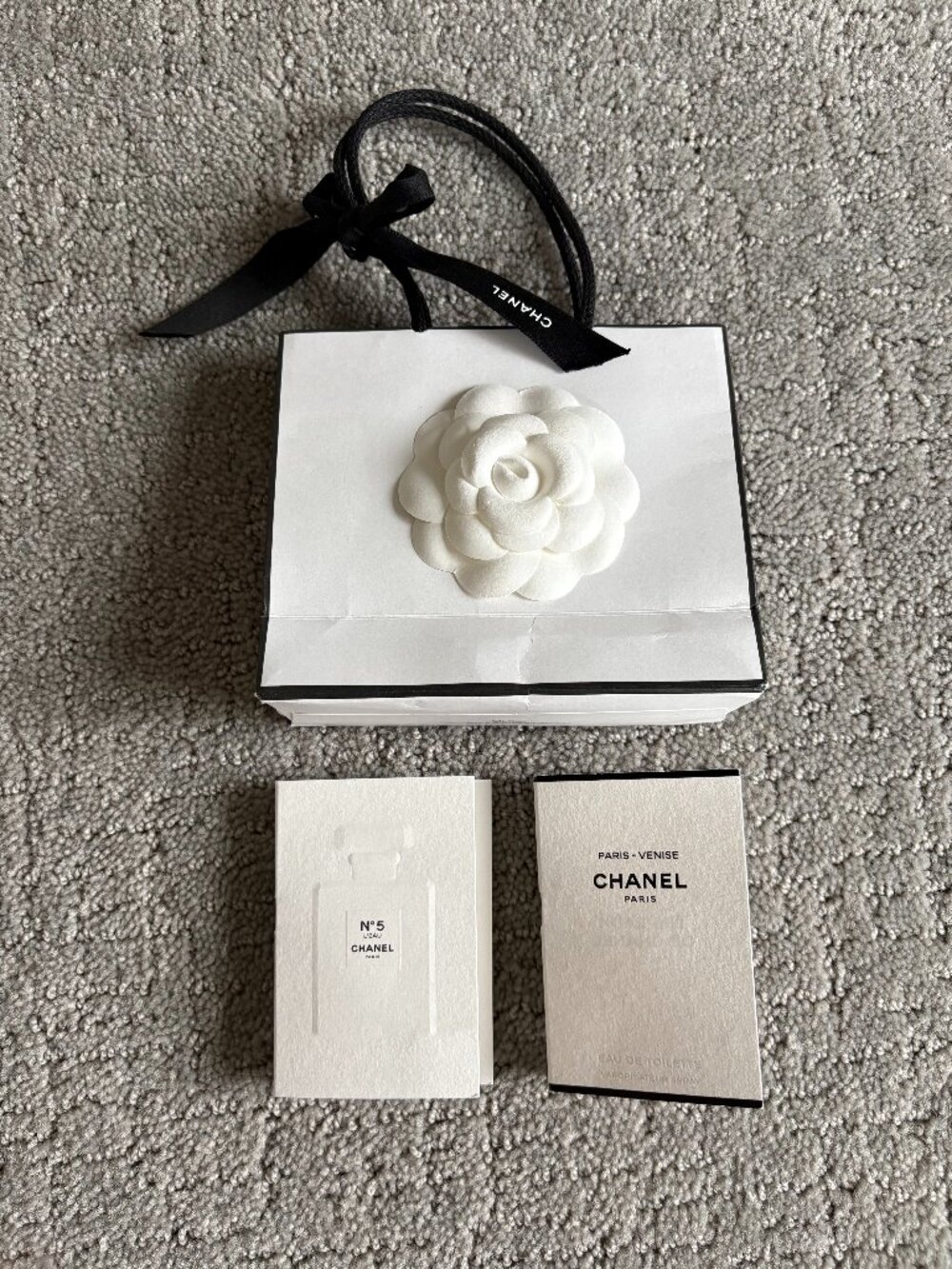 NEW Lot of 2 Chanel No 5 L'Eau Paris - Venise Sample Spray Vial 1.5ml & Gift Bag
